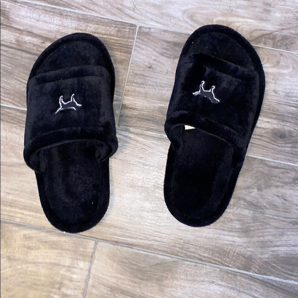 VS pink slippers